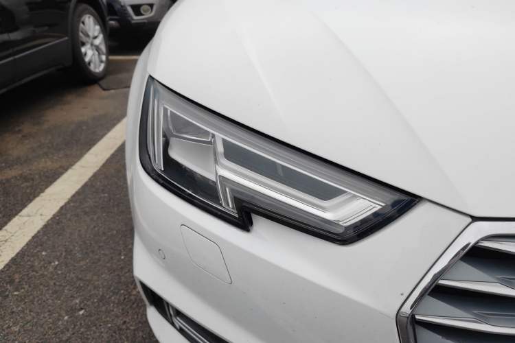 Used Audi A4L 2018 30th Anniversary Edition 40 TFSI Fashion Model
