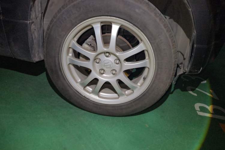 Used Suzuki Grand Vitara 2011 2.4 AT JLX-EL 5-Door Limited Edition Right Front Wheel Hub
