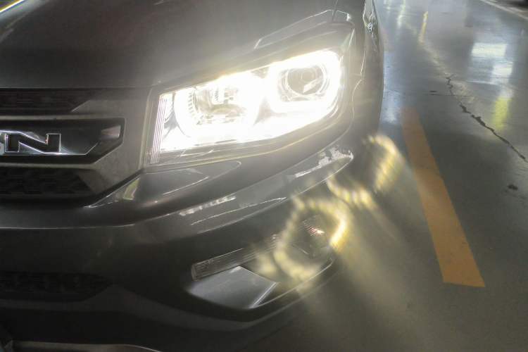 Used CHANGAN CS75 2017 Shangkui Edition 1.5T Manual Luxury Model Left Front Headlight