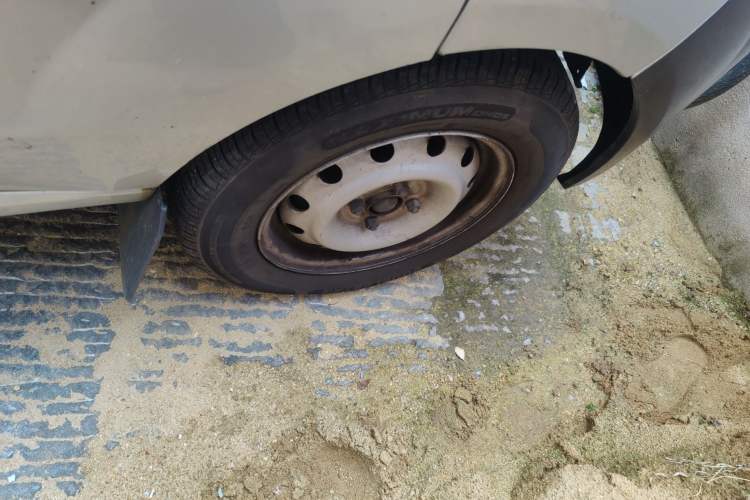 Used Jinbei Hiace X30 2020 1.5L Super-Comfortable Version China VI Standard SWC15M Right Front Wheel Hub