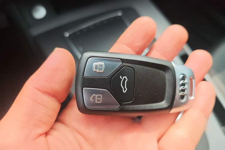 Used Audi Q5L 2018 45 TFSI Prestige Fashion Edition China V Emission Standard Vehicle Key