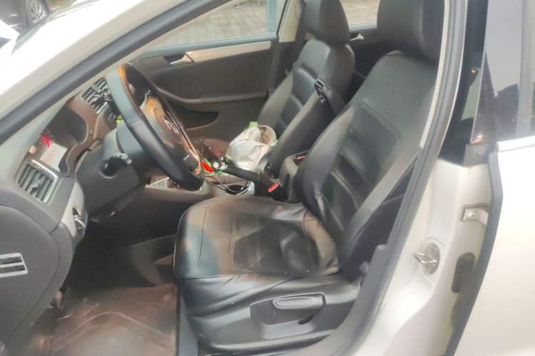 Used Volkswagen Sagitar 2012 1.6L Manual Comfort Model
