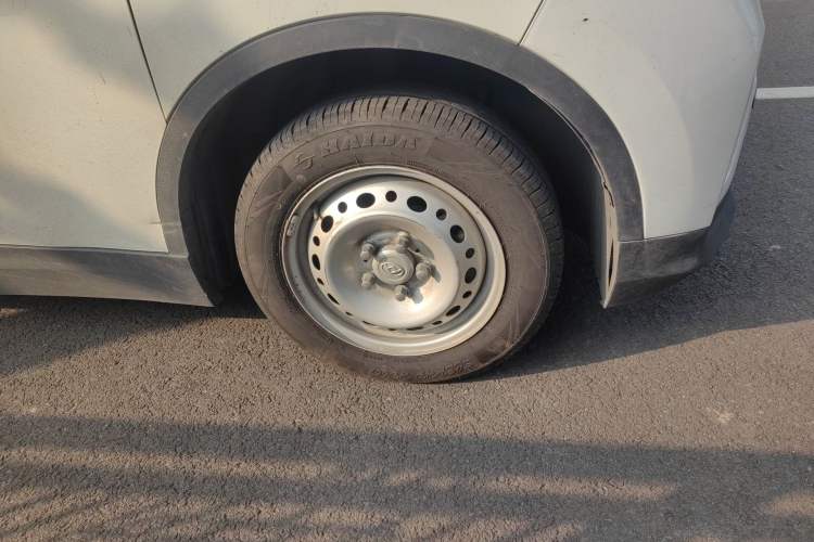 Used SAIC MAXUS EV30 2023 Pure-Electric Smart Logistics Expert with Long Wheelbase—Equipped with CATL Power Battery