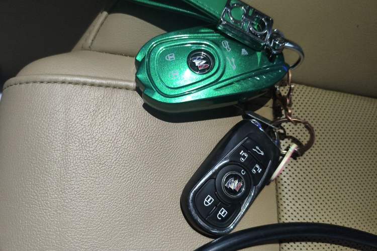 Used Buick GL8 2021 ES Landtrek 653T Luxury Model
