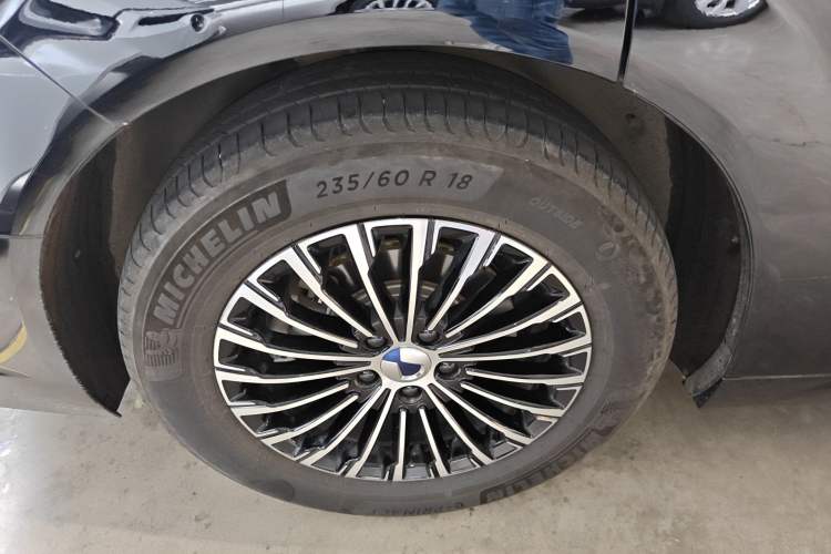 Used Denza D9 2022 DM-i 1040 Prestige Model
