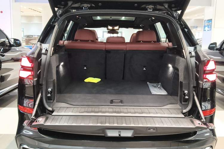 Used BMW X5 2023 xDrive 40Li M Sport Night Edition Package Trunk