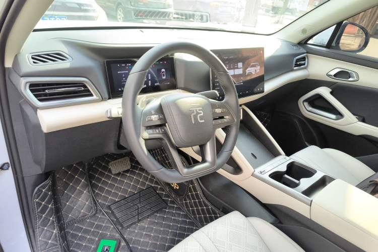 Used BYD Yuan UP 2025 Intelligent Driving Version 401 KM Dynamic Edition Center Console