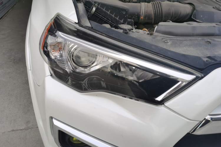 Used Toyota 4Runner  Right Front Headlight