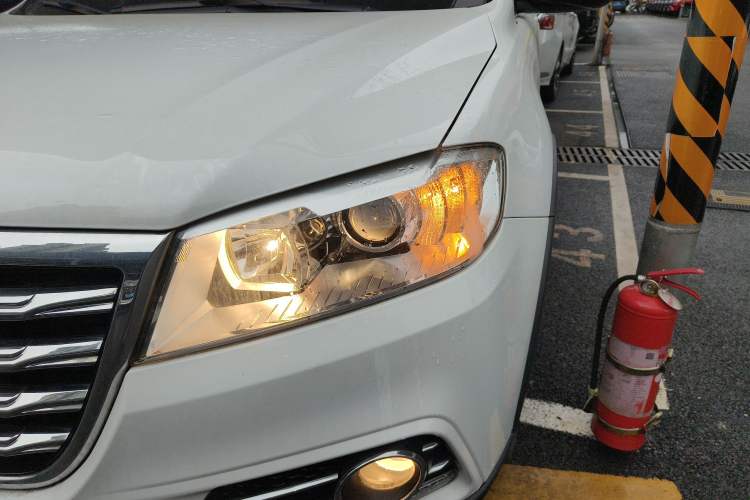 Used Haval H6 2017 Red-Label Sport Edition 2.0T Diesel Manual Two-Wheel Drive Elite Model China V Standard
