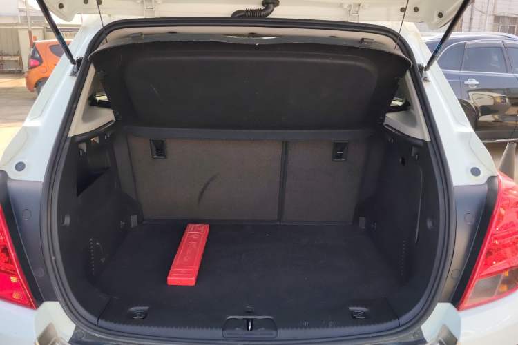 Used Chevrolet Trax 2014 1.4T Manual Two-Wheel Drive Comfort Model Trunk