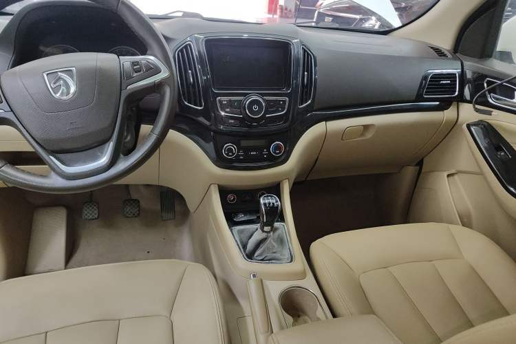 Used Baojun 730 2014 1.5L Manual Luxury Navigation ESP Version 7 Seats