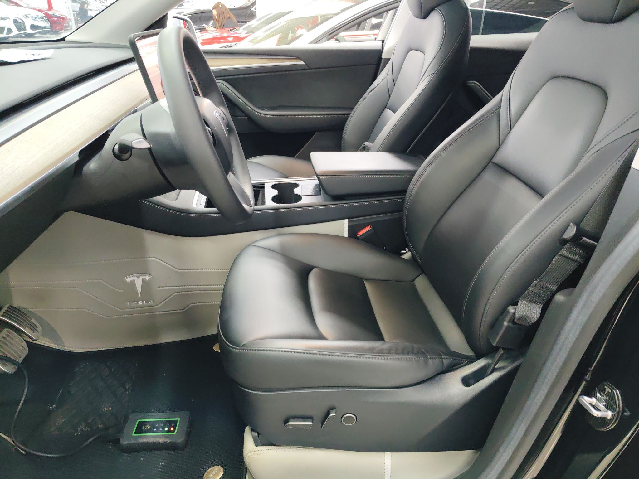 Переднее сиденье в автомобиле