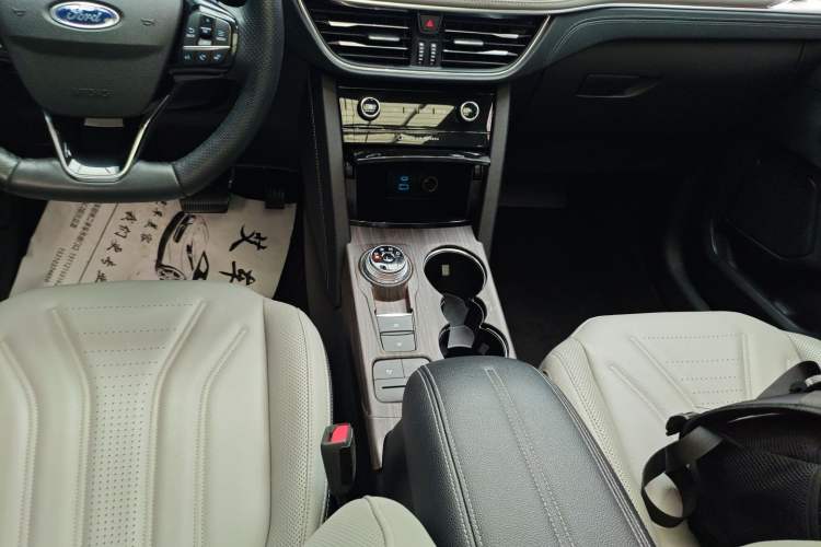 Used Ford Escape 2020 EcoBoost 245 Two-Wheel-Drive Titanium Edition Gear Lever