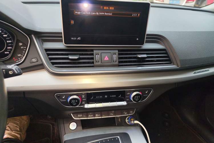 Used Audi Q5L 2020 Updated 40 TFSI Prestige Fashion Edition Audio And AC Panel