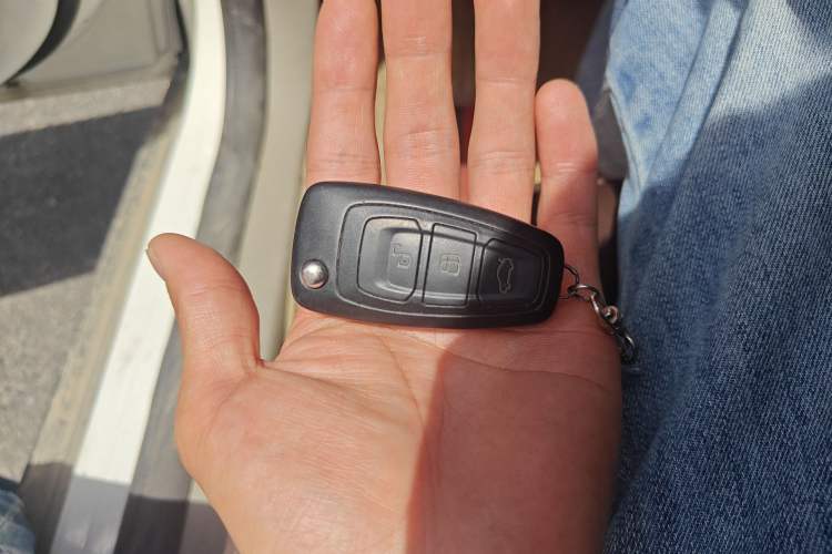 Used Ford Focus 2012 Sedan 1.6L Manual Comfort Model
