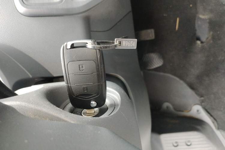 Used Wuling Yangguang 2024 300KM Comfort Version Passenger Van 75kW
