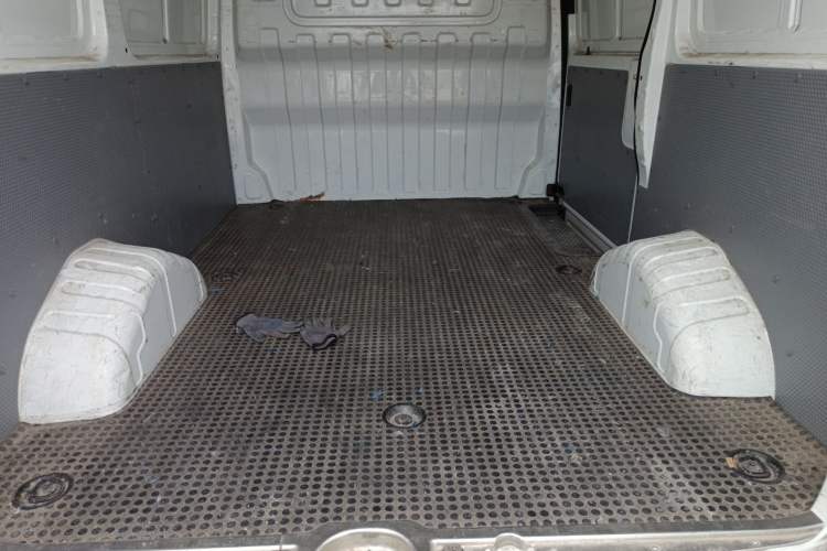 Used SAIC MAXUS Xintu V80 2020 2.5T Manual Classic City Delivery King Short Wheelbase Mid-Roof Design 2/3 Seats
