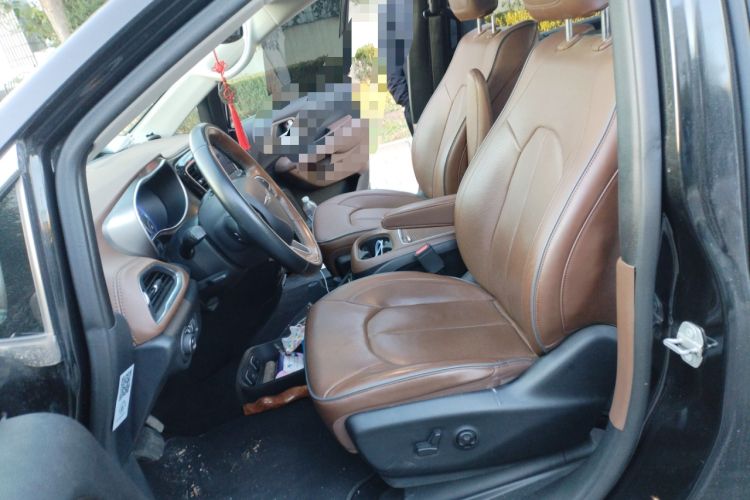 Used Chrysler Grand Voyager 2017 3.6L Premium Edition
