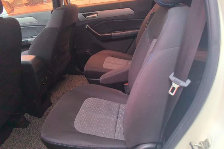 Used BAIC Weiwang M50F 2017 1.3T Standard Model