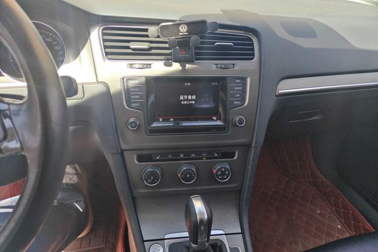 Used Volkswagen Golf 2014 1.4TSI Automatic Luxury Model Audio And AC Panel