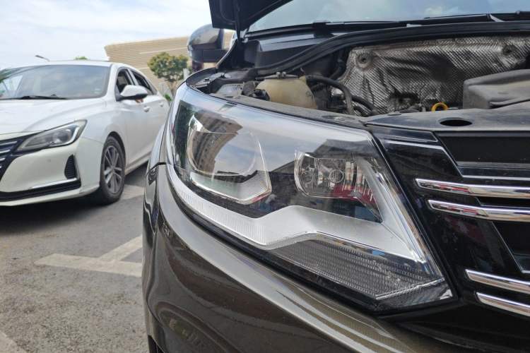 Used Volkswagen Tiguan 2016 280TSI Automatic Two-Wheel Drive Silk Road Comfort Edition Right Front Headlight