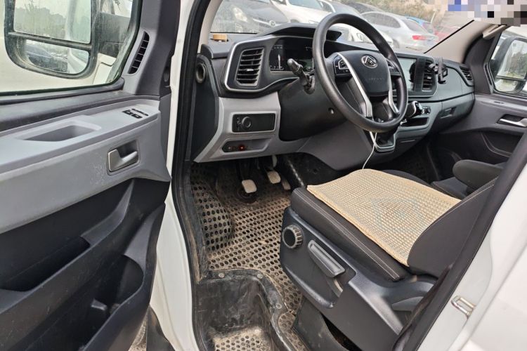 Used SAIC MAXUS Xintu V80 2023 2.0T Manual Classic Aoyuntong Short Wheelbase Ultra-Low Roof 5/6-Seater Driver Seat