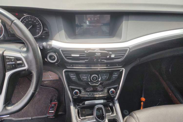 Used Geely Auto Emgrand GT 2015 1.8T Flagship Model Audio And AC Panel