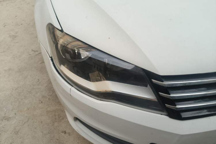 Used Volkswagen Bora 2014 1.6L Manual Fashion Edition Right Front Headlight