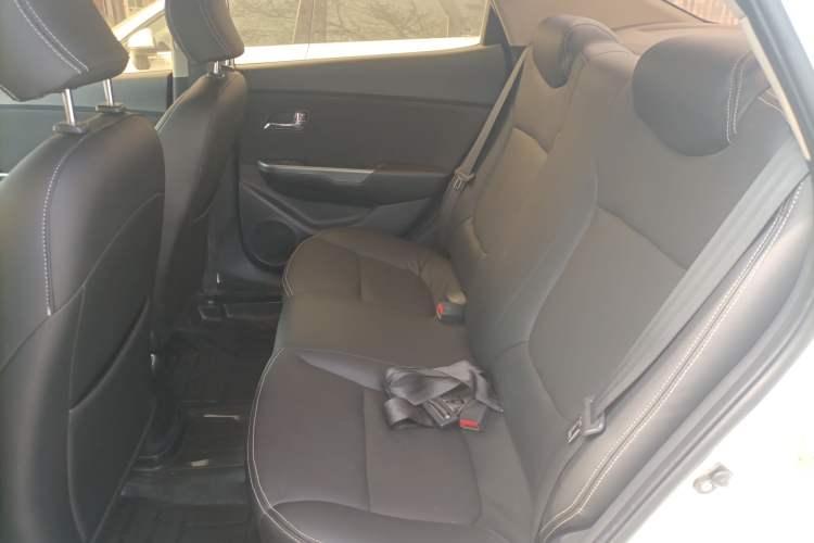 Used Kia K2 2012 Sedan 1.4L MT TOP Commemorative Edition