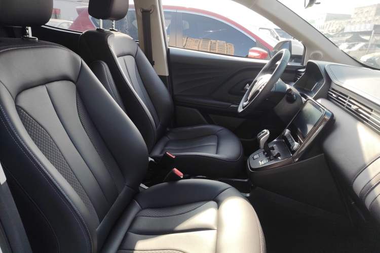 Used ORA iQ 2018 High-Range Version Smart Connectivity Model
