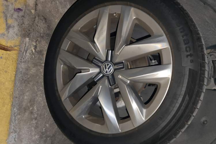 Used Volkswagen Teramont 2017 530 V6 Four-Wheel Drive Flagship Edition Right Front Wheel Hub