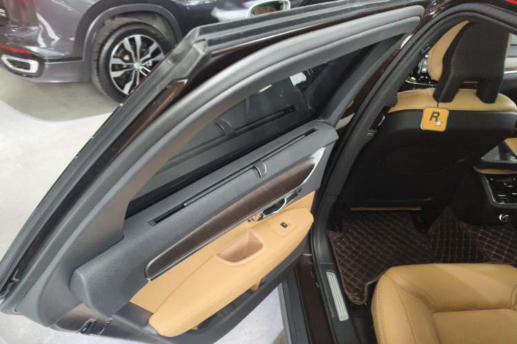 Used Volvo V90 2017 Cross Country T5 AWD Smart Range Edition