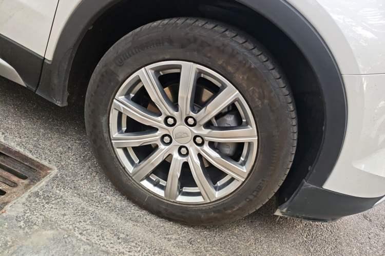 Used Cadillac XT4 2021 28T Two-Wheel Drive Leading Version Right Front Wheel Hub