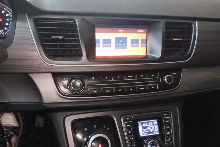 Used SAIC MAXUS G10 2022 2.0T Automatic Elite Edition Gasoline 7-Seater