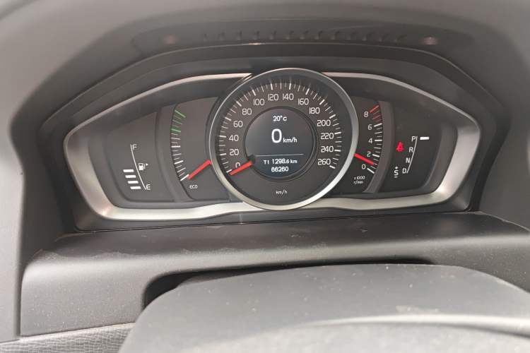 Used Volvo XC60 2017 T5 Smart Upgrade Edition Odometer Close Up