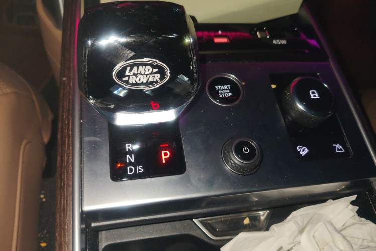Used Land Rover Range Rover 2023 3.0 L6 400 PS Prestige Seven-Seater Extended Version
