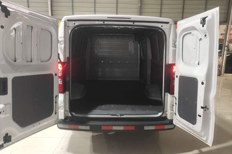 Used Wuling Yangguang 2024 230km Practical Enclosed-Window Version 60kW
