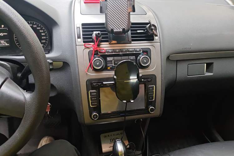 Used Volkswagen Touran 2013 1.4T DSG Crystal Edition 5-Seater Audio And AC Panel