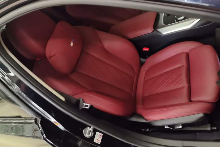 Used BMW i3 2024 eDrive 40 L Midnight Edition Right Front Seat