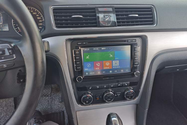 Used Volkswagen Passat 2014 1.8TSI DSG Prestige Edition Audio And AC Panel