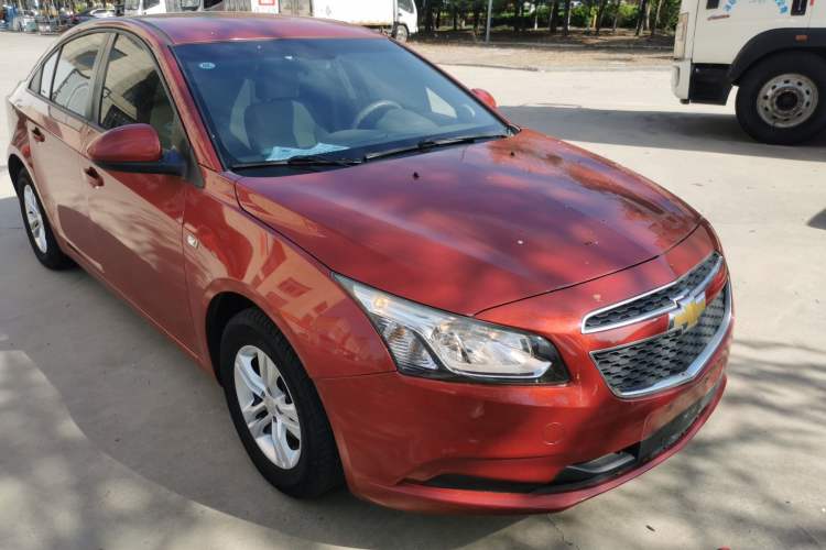 Used Chevrolet Cruze 2015 1.5L Classic SL MT Front Right 45 Deg