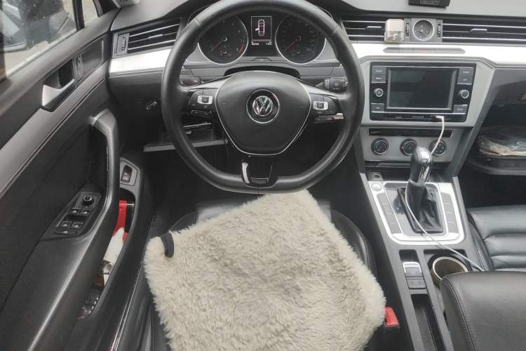 Used Volkswagen Magotan 2018 280TSI DSG Comfort Model Steering Wheel