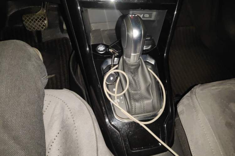 Used Volkswagen T-ROC 2021 280TSI DSG Two-Wheel Drive Comfort Connect Edition Gear Lever