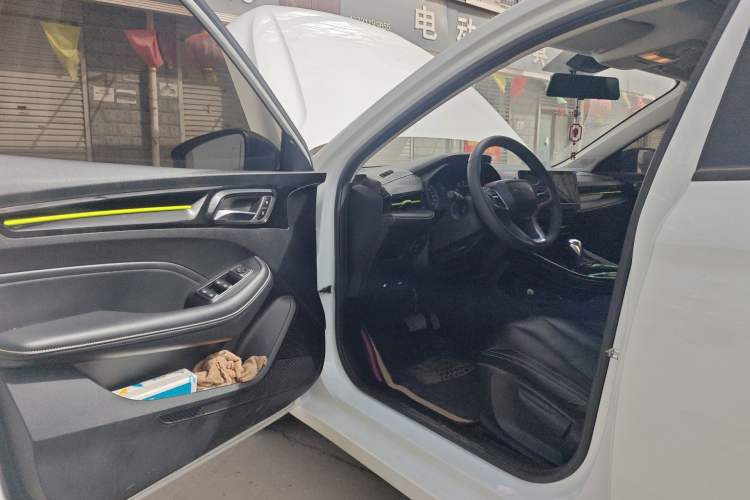 Used Roewe i5 2021 1.5L CVT Black Gold Edition
