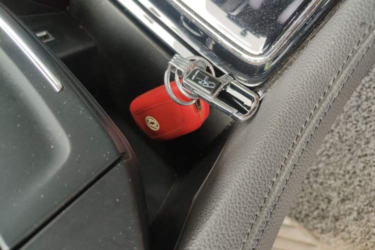 Used Dongfeng Aeolus AX7 2018 Classic 1.6T Automatic Luxury Model Vehicle Key