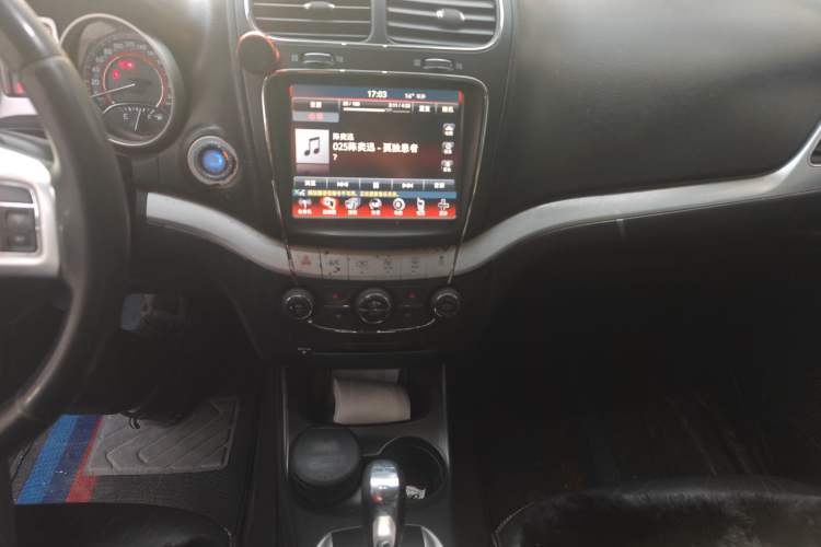 Used Dodge Journey 2013 2.4L Two-Wheel Drive Luxury Version