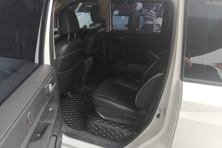Used Wuling Hongguang PLUS 2019 1.5T Manual Luxury 7-Seater Left Rear Seat