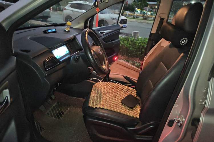 Used CHANGAN KAICHENG Oushang A600 2016 1.5L Manual Luxury 7-Seater Driver Seat