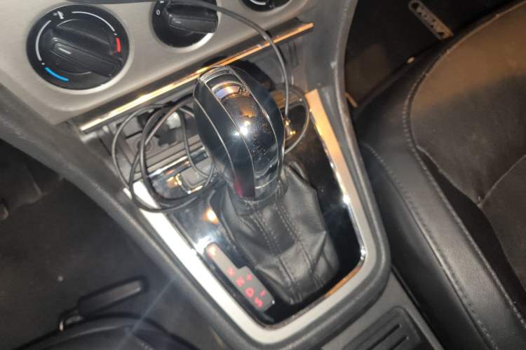 Used Volkswagen Lavida 2013 Restyled Classic 1.6L Automatic Comfort Edition Gear Lever