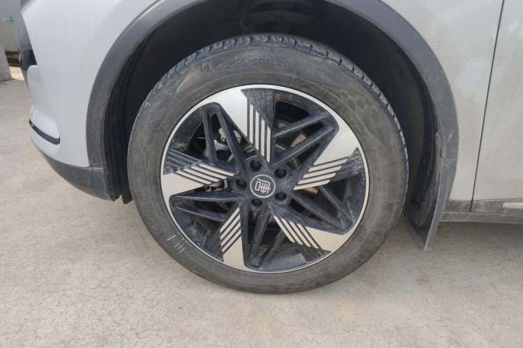 Used BYD Tang New Energy 2024 DM-i Glory Edition 112KM Prestige Model Left Front Wheel Hub